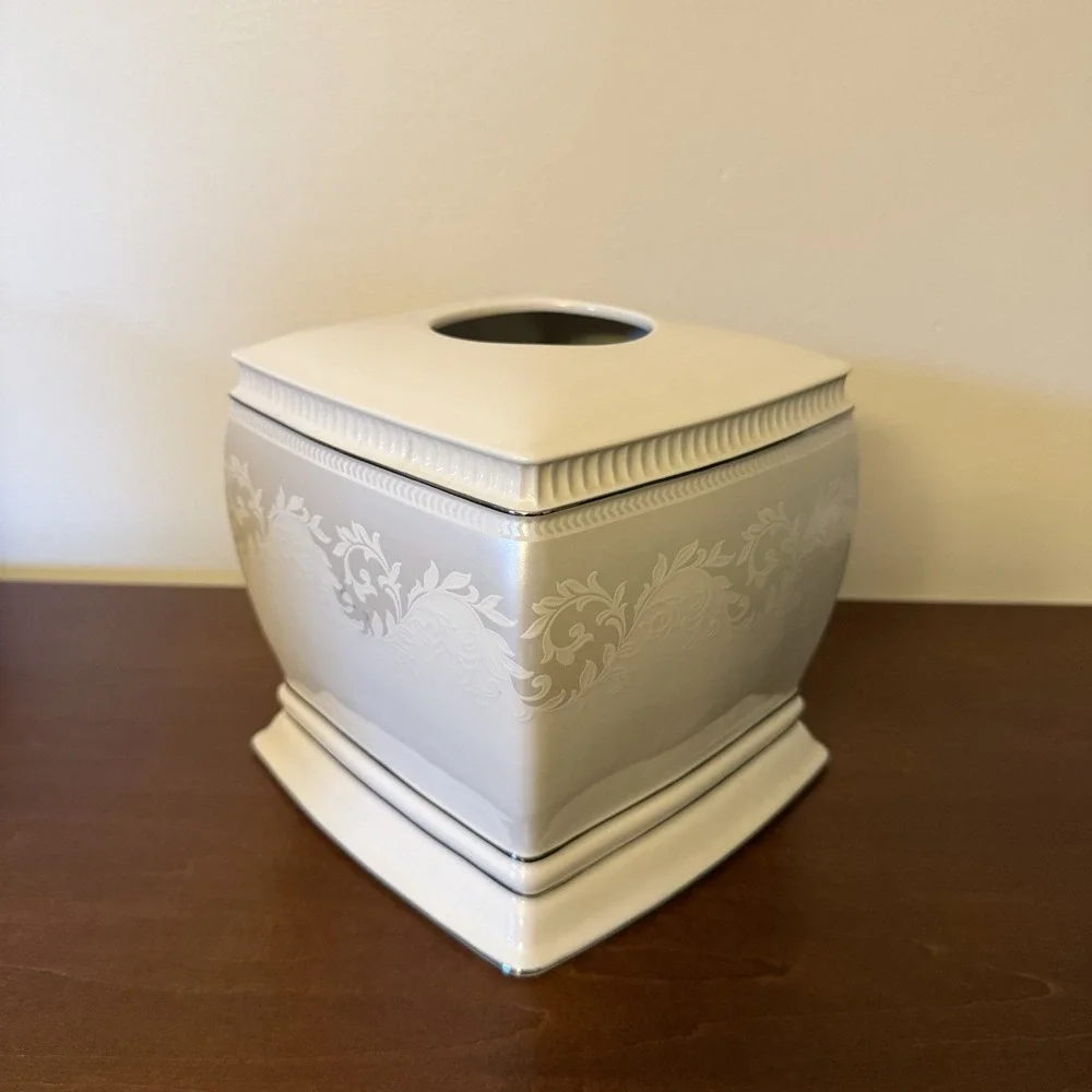 Hotel Collection Candenza White/ Chrome Tissue Box
